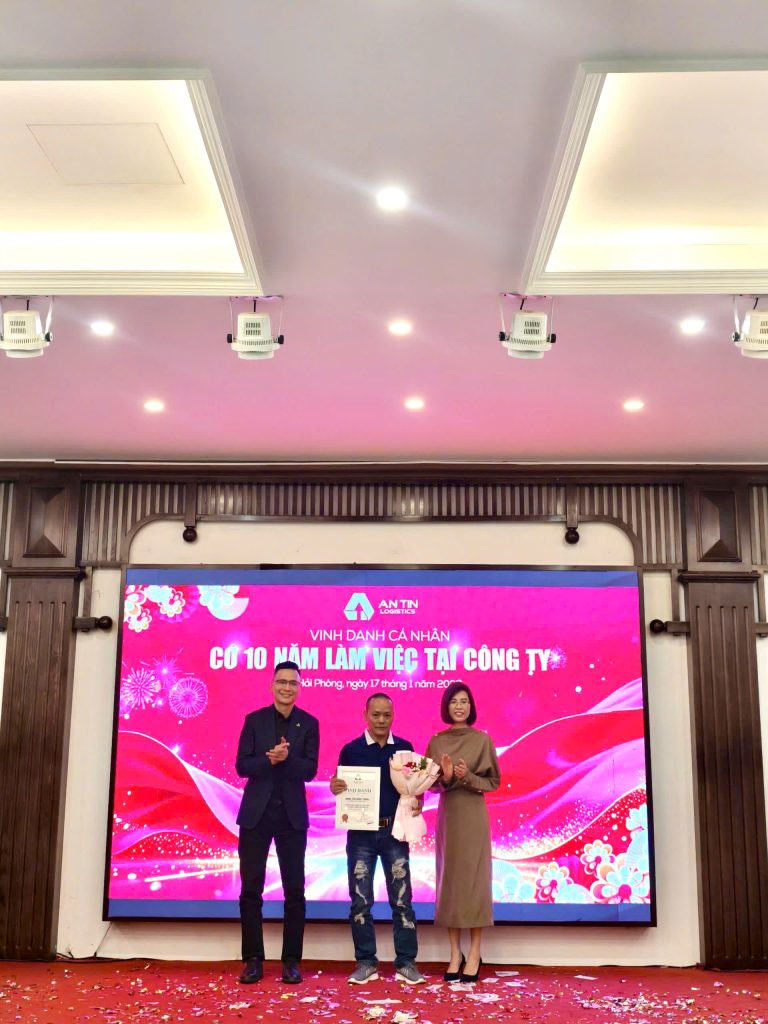 Honoring outstanding team members and employees celebrating 10 years with An Tín Logistics